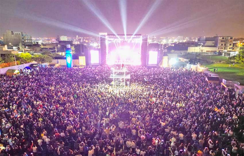 Público en un show de Amaya Hnos